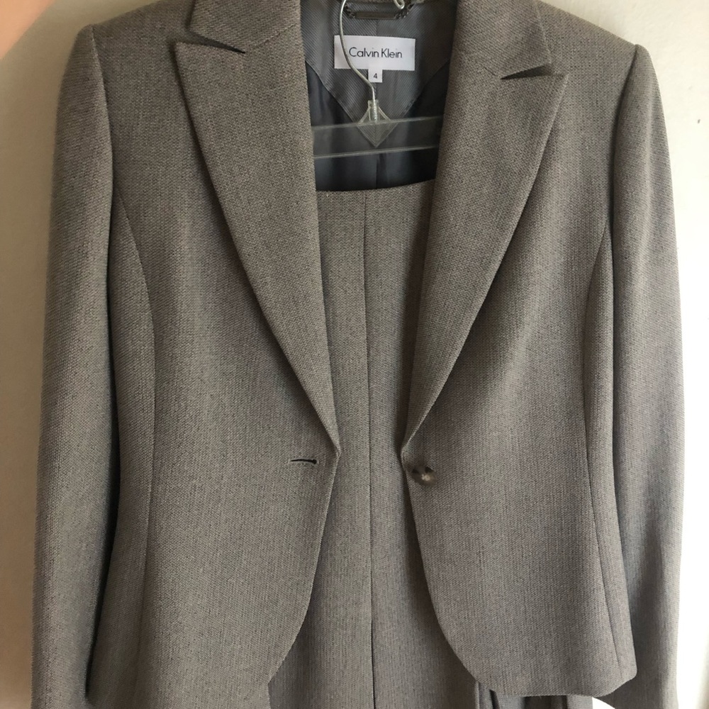 New Calvin Klein Skirt Suit Size 4